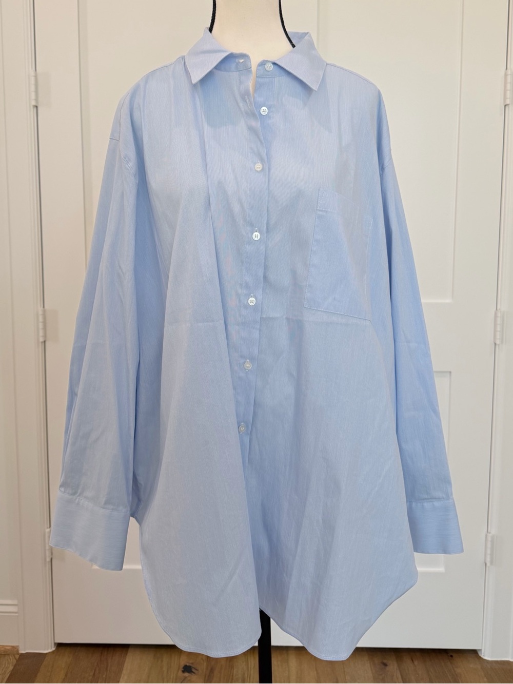 Antonio Melani Women’s XL Blue White Pinstripe Oversized Button Down Shirt
